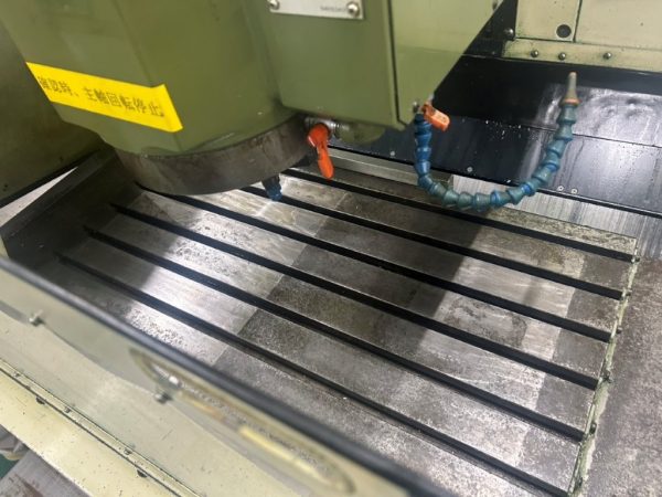 Máy phay MAKINO MSA40-30